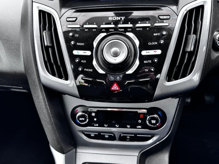 2011 Ford Focus 1.6 TDCi Titanium Euro 5 (s/s) 5dr HATCHBACK Diesel Manual