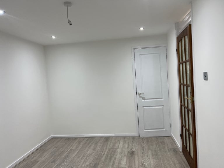 3-Bed End-of-Terrace House – Fully Refurbished – DSS Welcome – RM10 9SS