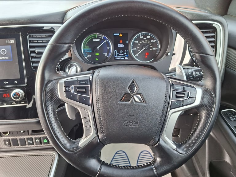 2021 21 Mitsubishi Outlander 2.4 PHEV Dynamic CVT Auto 4WD. 13.8kWh. 1 Owner.