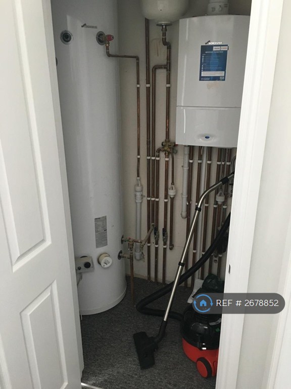 6 bedroom house in Battery Hill, Winchester, SO22 (6 bed) (#2678852)