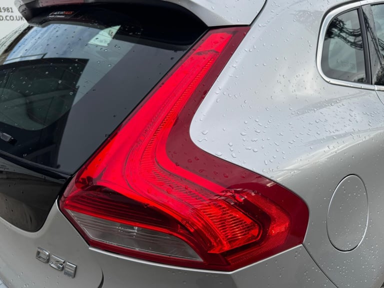 2016 Volvo V40 D3 [4 Cyl 150] Inscription 5dr Geartronic HATCHBACK DIESEL Automatic