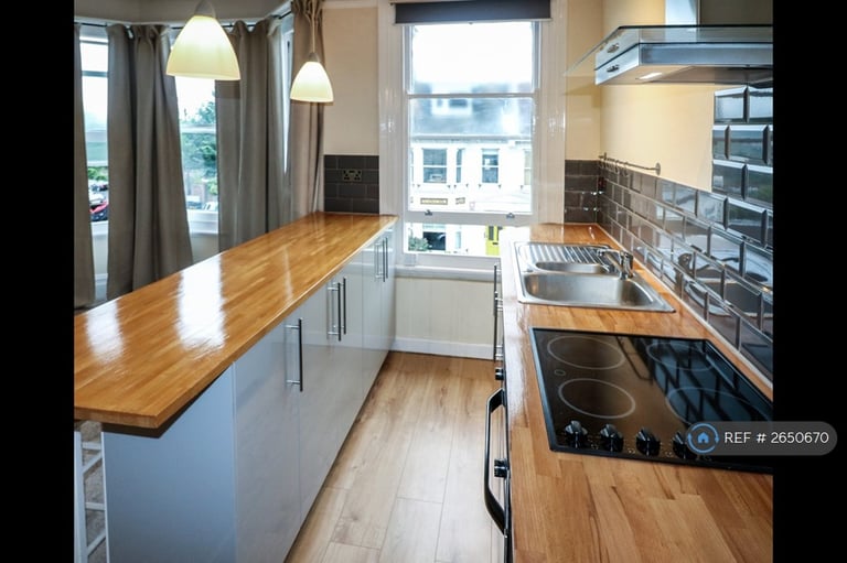 2 bedroom flat in Compton Road, Brighton, BN1 (2 bed) (#2650670)
