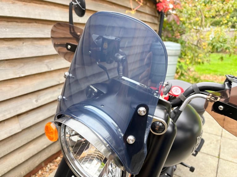 2023 / 23 Royal Enfield CLASSIC 350 £3500 Black 201 miles.