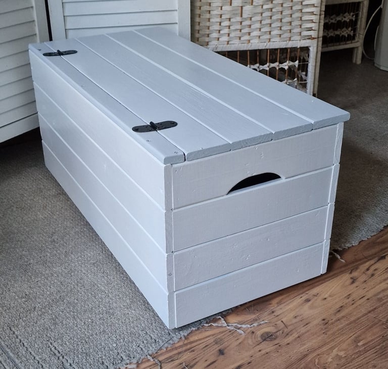 UPCYCLED SOLID PINE STORAGE BOX (please read ad description)