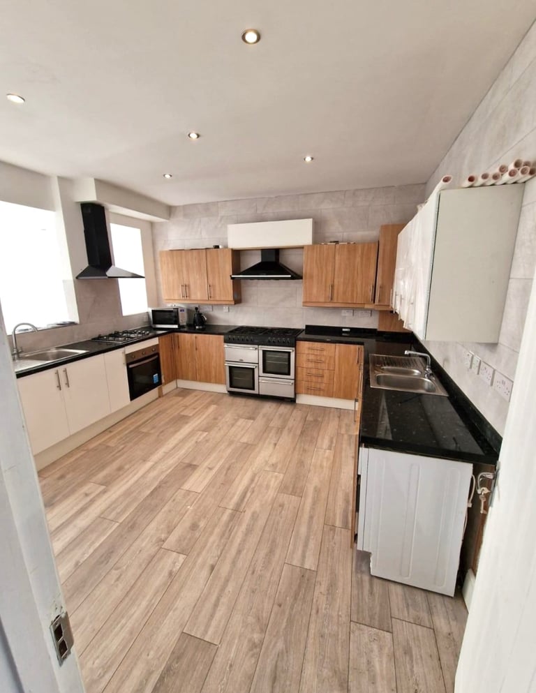 (Not a studio)En-suite double rooms available for single occupancy Postcode UB4 8HP