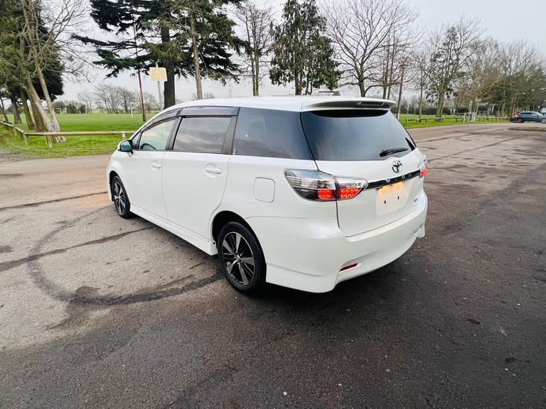 Toyota wish 2013 7 seats white petrol atomatic ulez 1.8