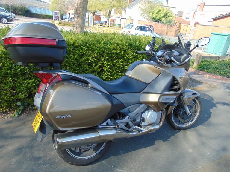 Honda NT700 VA DEAUVILLE, 2006 MODEL SHAFT DRIVE TOURER WITH PANNIERS AND BOX