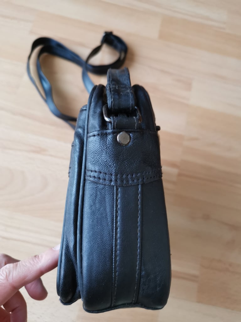 Genuine Leather Shoulder Bag~ 23cm x 16.5cm x 7cm ~Post available*