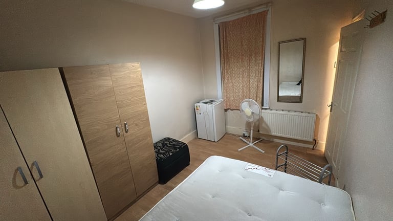 1 Double room available to rent straight away on Meads Lane, Seven Kings, IG3 8QA