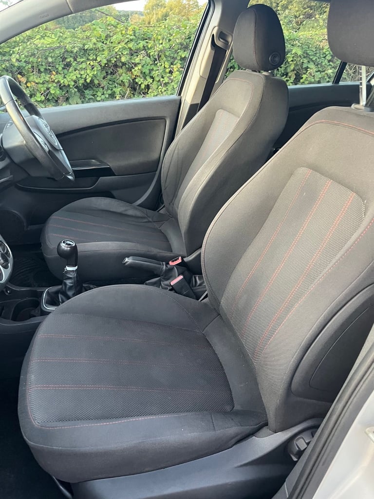 Vauxhall Corsa SXI, 1 year MOT, lots of service history, great car to drive and great condition! 