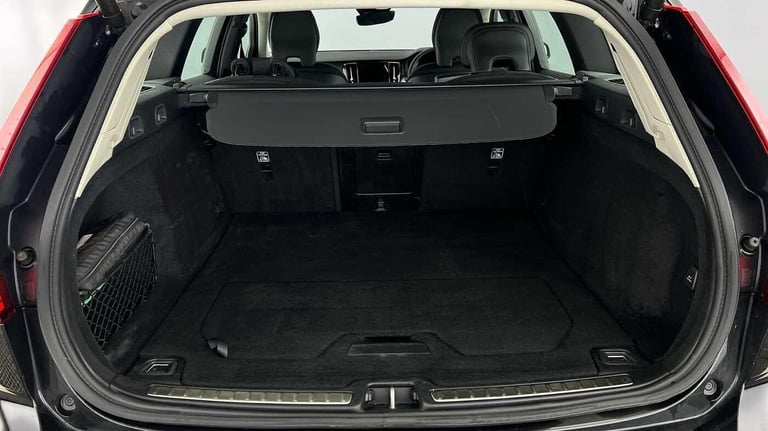 2022 Volvo V60 Core, B3 mild hybrid, Petrol ESTATE Petrol/Electric Hybrid Automatic