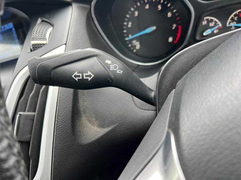 2013 Ford Focus 1.6 Zetec Euro 5 5dr HATCHBACK Petrol Manual