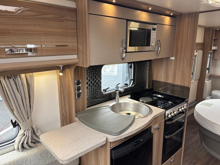 2020 Swift Fairway Platinum 880 8ft Wide, Transverse Island Fix Bed WAS £21,995