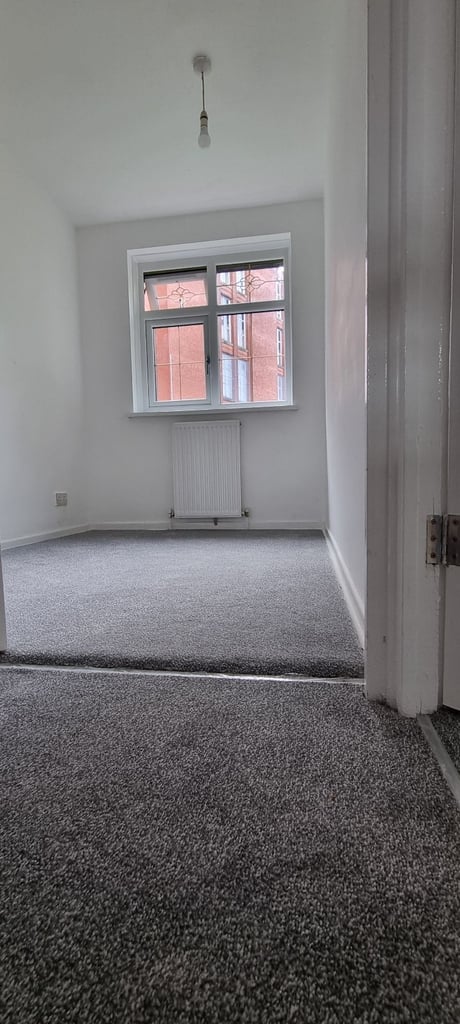 Fully Renovated 3-Bedroom Semi in Chadderton – Available Immediately