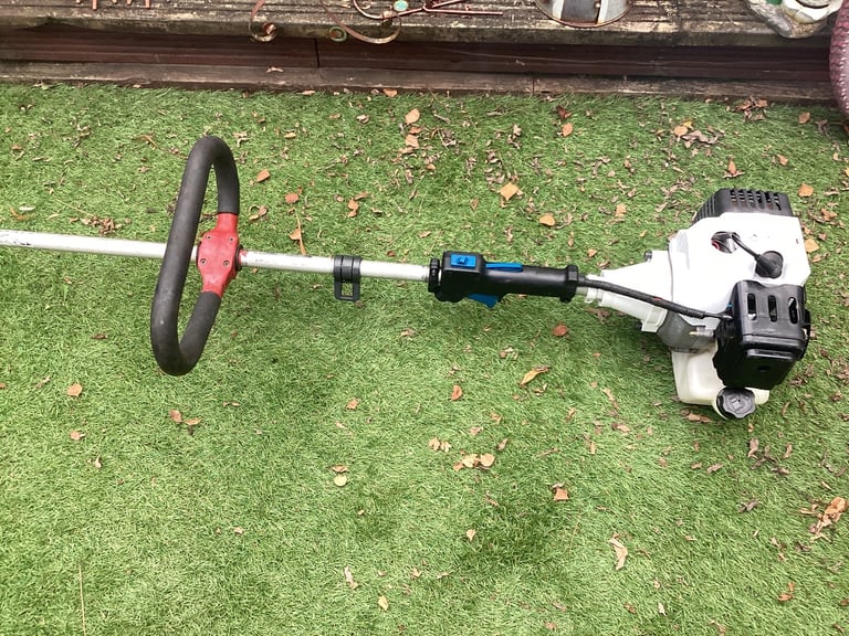 Petrol strimmer 