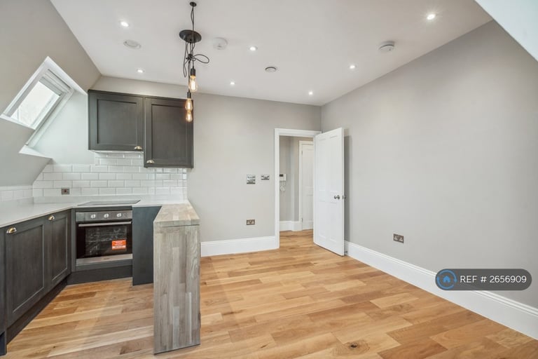 1 bedroom flat in Gidar House, Uxbridge, UB10 (1 bed) (#2656909)