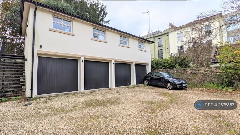 2 bedroom flat in Wetherell Place, Bristol, BS8 (2 bed) (#2675853)