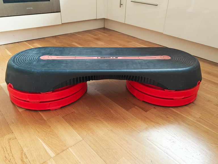 Les Mills Smart Step / Body Pump / Body Step / Exercise / Fitness / Bench