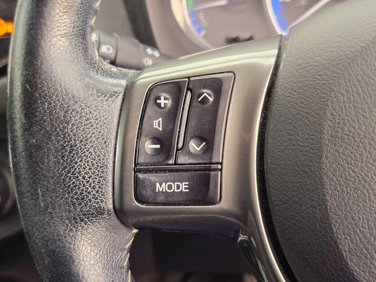 2016 Toyota Yaris 1.5 VVT-h Icon Hatchback 5dr Petrol Hybrid E-CVT Euro 6 (101 ps) Hatchback Hybr...