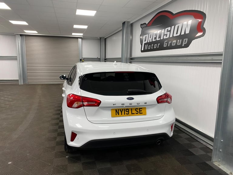 2019 Ford Focus 1.0T EcoBoost Zetec Euro 6 (s/s) 5dr HATCHBACK Petrol Manual