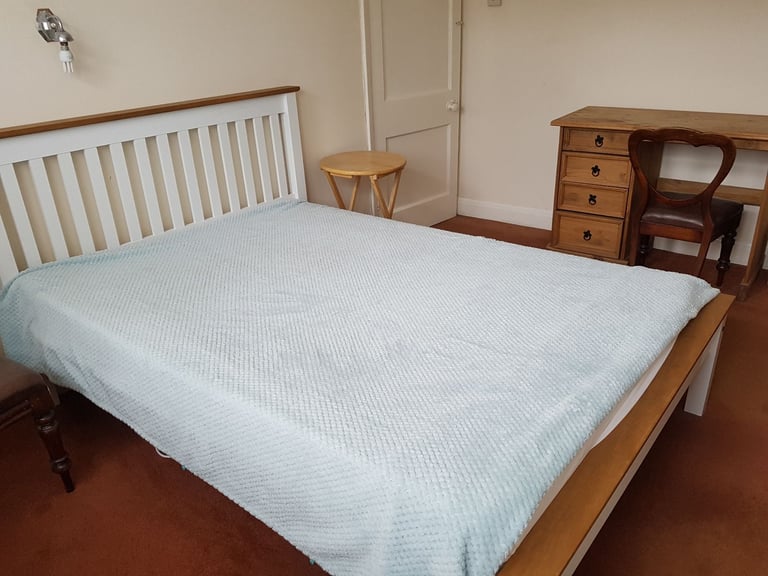 Vegetarian Double Room to rent in shared house in Alperton, Wembley