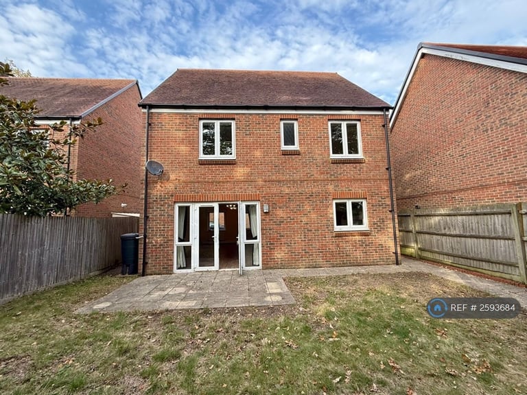4 bedroom house in Abbess Way, Waterlooville, PO7 (4 bed) (#2593684)