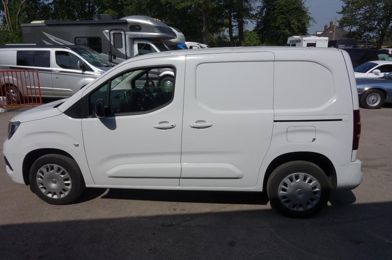 Vauxhall Combo 2300 1.5 Turbo D 100ps H1 Pro Van DIESEL MANUAL 2023/73