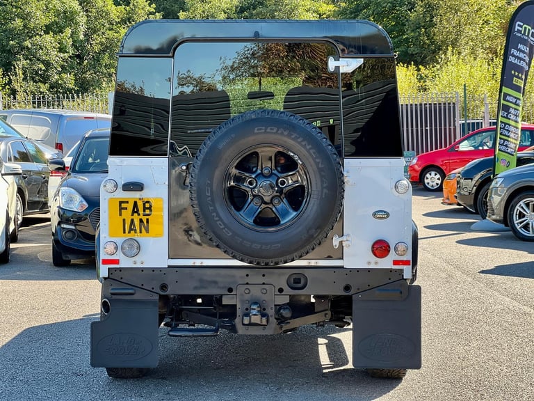 2014 Land Rover Defender 90 XS 2.2 TDCI **Masi Windows - 4 Seater - TentBox**