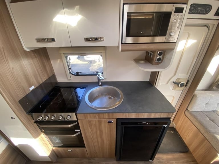 2022 SWIFT SPRITE SUPER QUATTRO FB TOURING CARAVAN