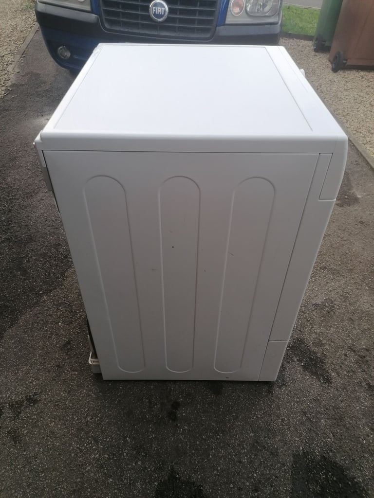 TUMBLE DRYER CONDENSER TUMBLE DRYER LARGE 8 KILOGRAM DRUM CAPACITY INDESIT CAN DELIVER £160