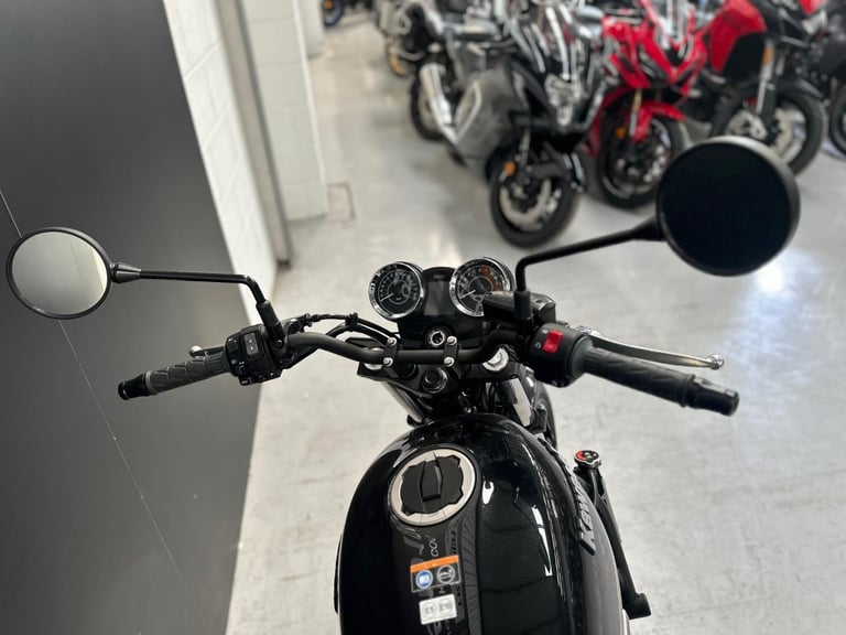 STUNNING ONE OWNER 2023/23 KAWASAKI Z650 RS MOTORCYCLE 