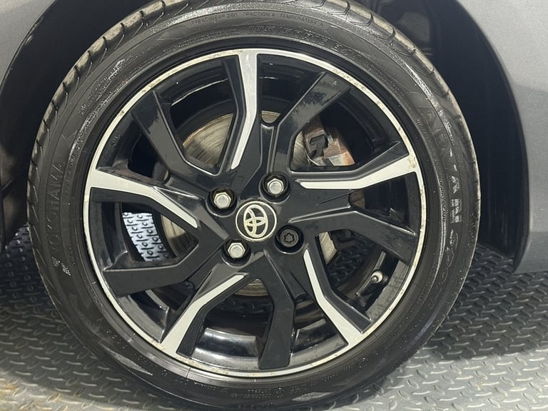 2016 Toyota Yaris Dual VVT-i Design Hatchback Petrol Manual