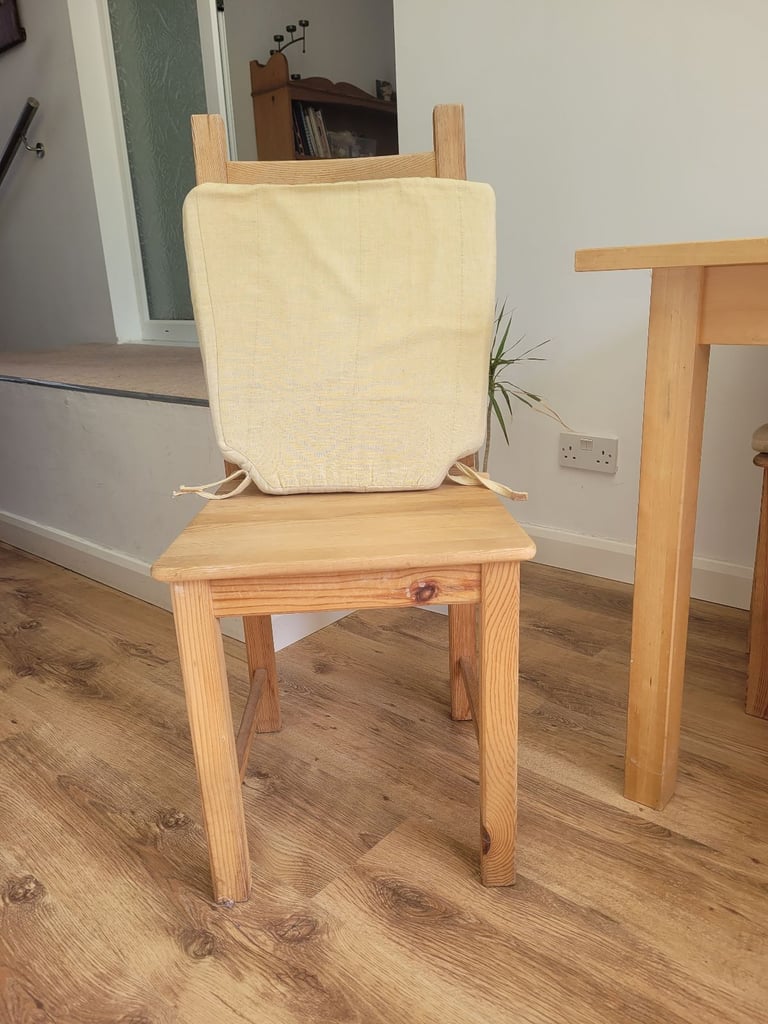 Dining table and 4 chairs