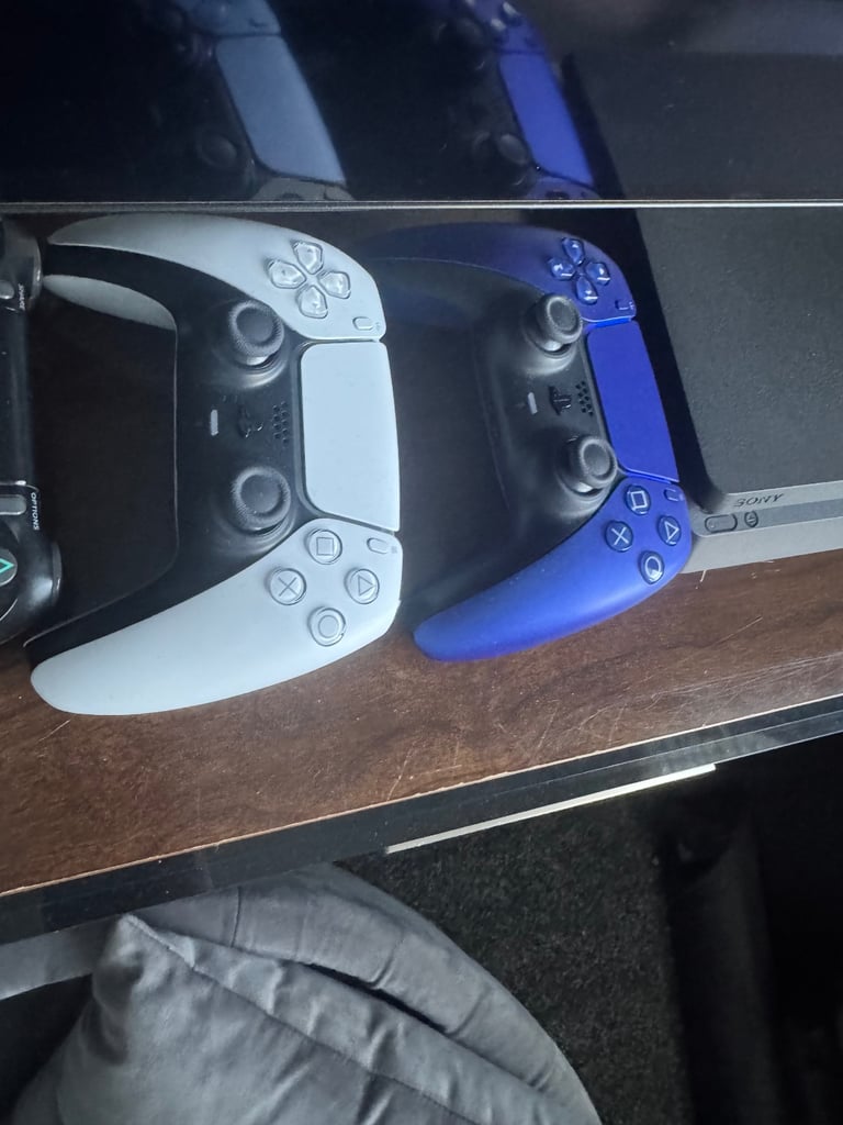 Ps5 digital edition 1TB with 2 controllers and charging dock