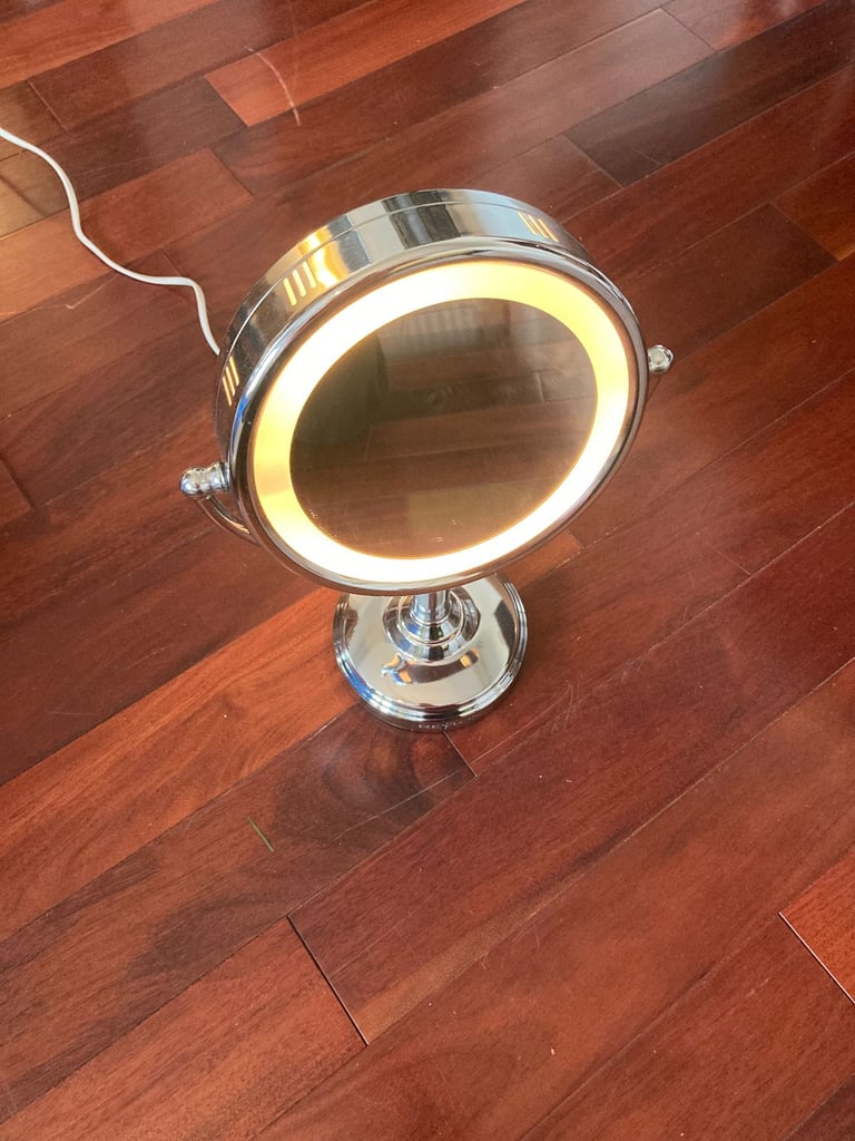 Revlon Magnifying Make-up Mirror