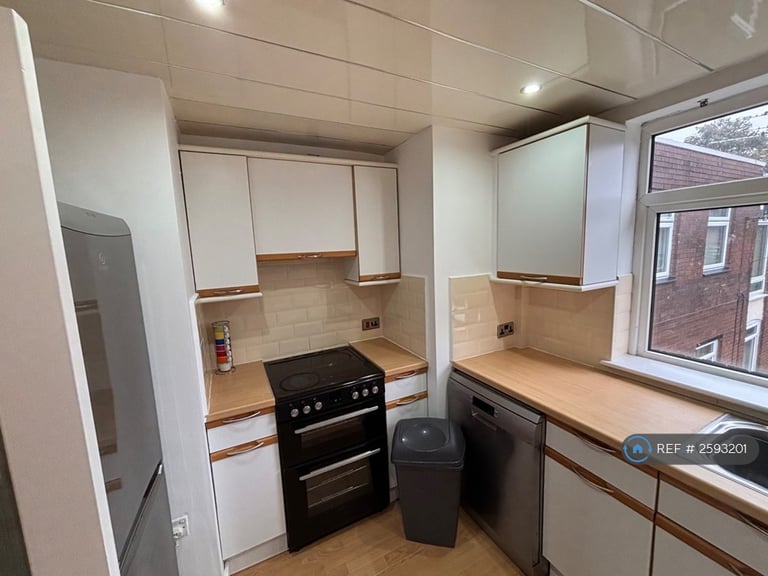 2 bedroom flat in Verdala Park, Liverpool, L18 (2 bed) (#2593201)