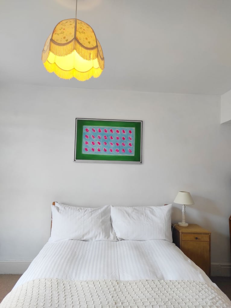 Double room to let, central bath, all inclusive 