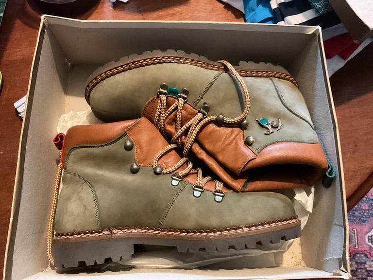 image for ladies shoes size 7.    Kickers