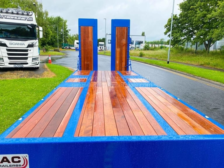 MCCAULEY TANDEM AXLE DRAWBAR LOADER 