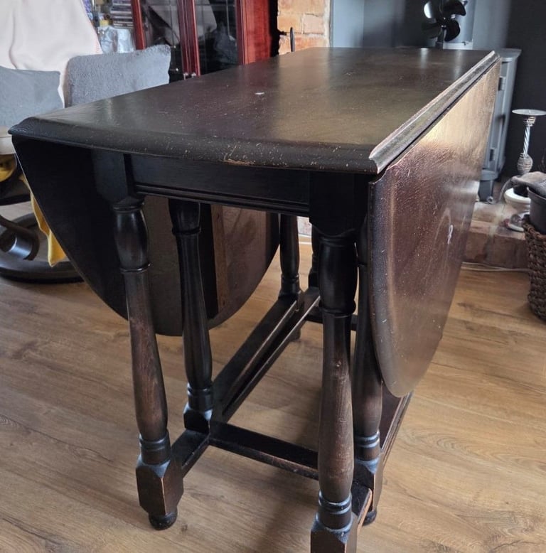 Dining Table & Chairs