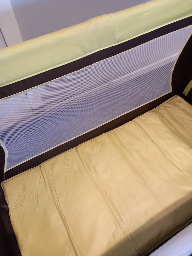 image for Travel cot 