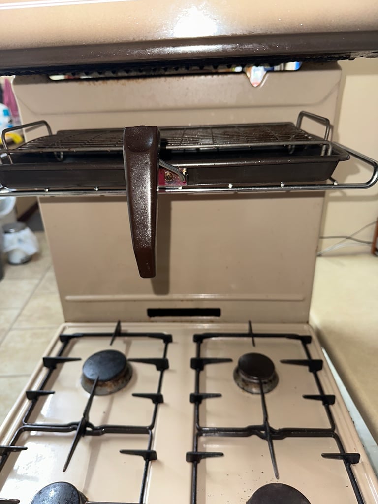 Gas Cooker with top grill