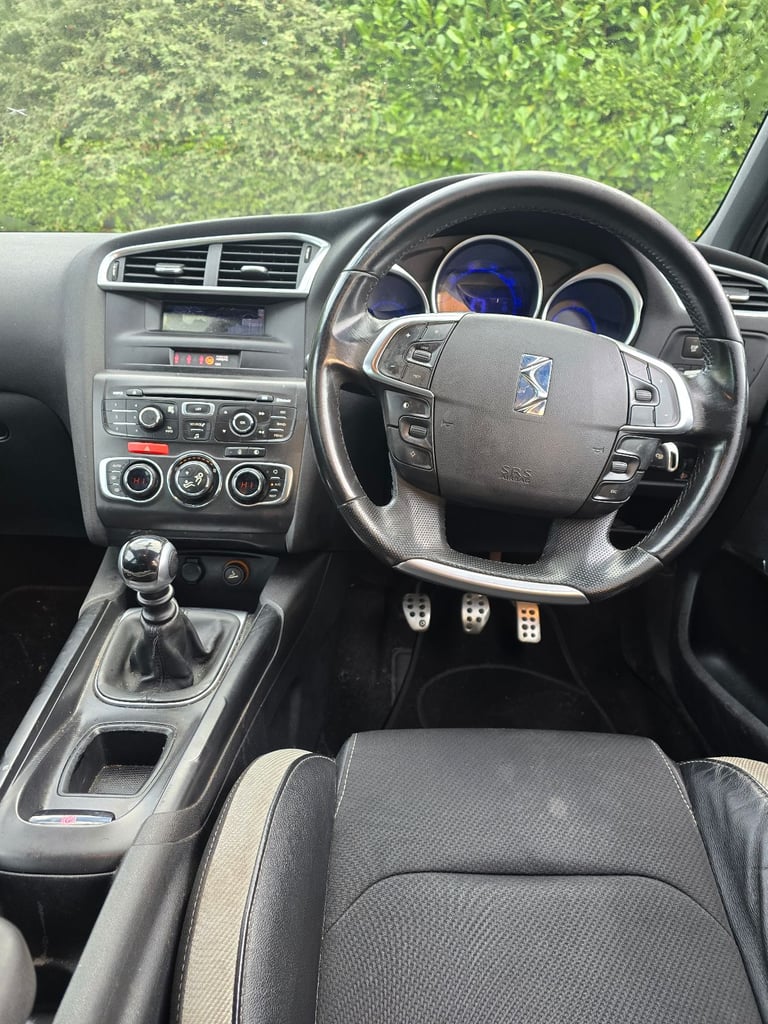 Citroen, DS4, Hatchback, 2012, Manual, 1560 (cc), 5 doors