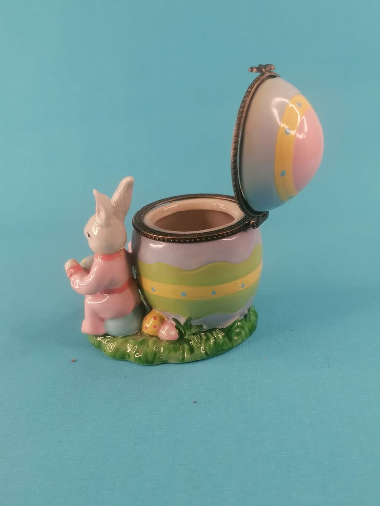 Vintage  Rabbit Trinket box 3-inch height. 
