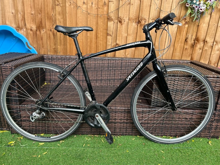 Specialized Sirrus aluminium flatbar hybrid bike. Btwin Carrera Boardman pinnacle Whyte 