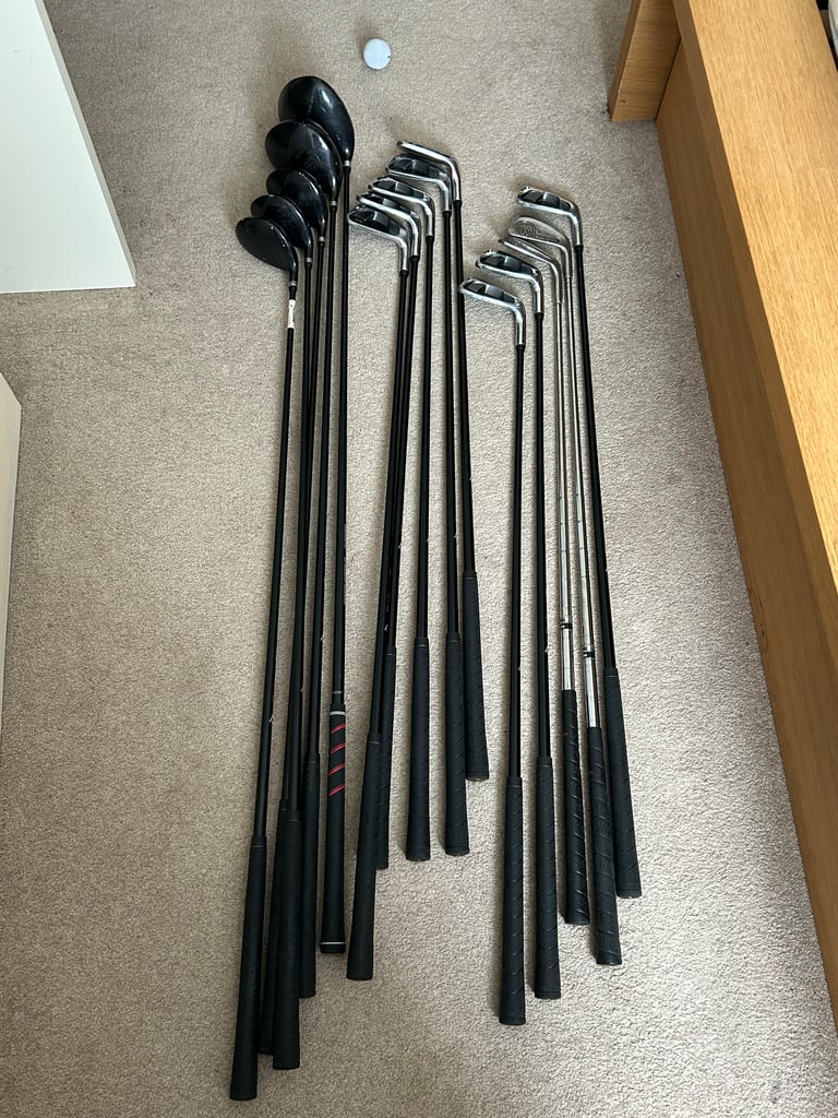 Set of 15 Dunlop clubs with case