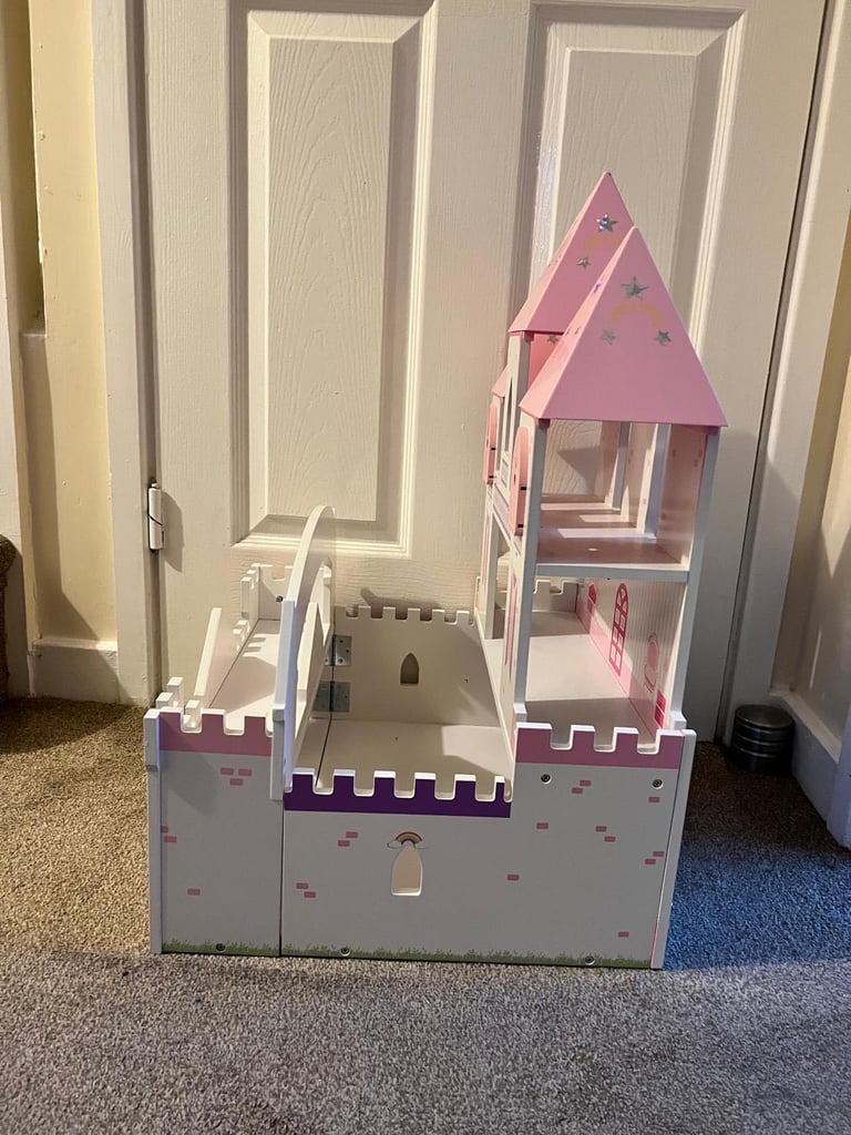 Kids wooden play castle