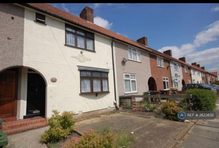 3 bedroom house in Wood Lane, Dagenham, RM8 (3 bed) (#2623832)