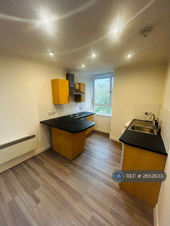 1 bedroom flat in Luggiebank Road, Kirkintilloch, Glasgow, G66 (1 bed) (#2652833)