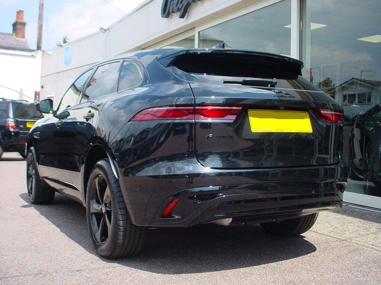 2024 Jaguar F-Pace 2.0 P400e 19.3kWh R-Dynamic SE Black Auto AWD Euro 6 (s/s) 5dr ESTATE Petrol/E...